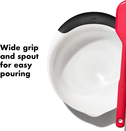 Miniatura 7 de OXO Good Grips - Juego de tazas medidoras en ángulo de 3 piezas (negro) y OXO Good Grips Juego de 3 cuencos de plástico para mezclar (blanco/negro)