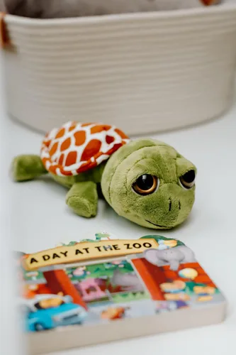 Miniatura 4 de The Petting Zoo Peluche de tortuga marina, regalos para niños, animales del océano de ojos brillantes, juguete de peluche de tortuga marina de 9