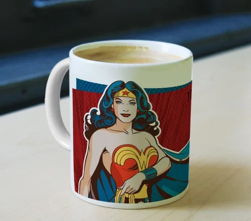 Miniatura 2 de Trend Setters Wonder Woman – Mamá – Con licencia oficial – Taza de cerámica blanca de 11 oz – Perfecto para regalar o coleccionar WMUG800