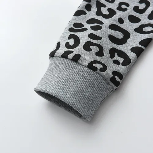 Miniatura 4 de Siracend Conjunto de ropa de 2 piezas para niña con diseño de corazón texturizado con volantes, sin botones de manga larga y lazo frontal