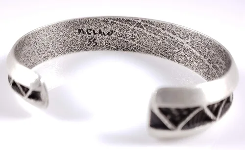Miniatura 5 de Pulsera Navajo de plata de ley hecha a mano con diseño de Tufa Cast Stacker Firmado por Monty Claw