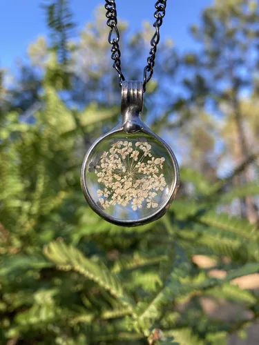 Miniatura 8 de Queen Anne's - Collar de encaje con colgante de flor prensada real en cristal hecho a mano, joyería de flores silvestres, collares de encaje