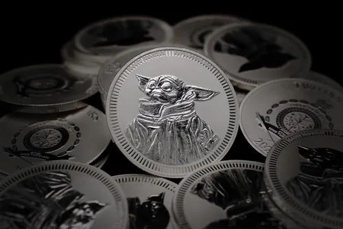Miniatura 2 de Moneda Niue Silver Star Wars Mandalorian Baby Yoda Grogu 2023-1 oz de The New Zealand Mint Brilliant Uncirculated con certificado de autenticidad $2