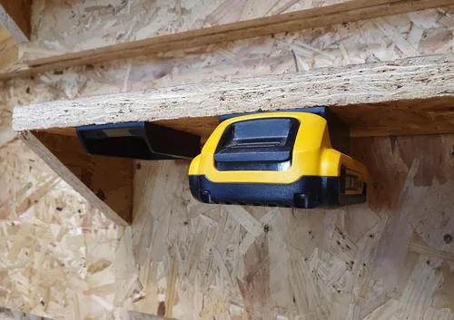 Miniatura 2 de StealthMounts Soporte de batería compatible con baterías DeWalt de 20/60 V (paquete de 6) - Soportes de batería negros Fabricado en el Reino Unido