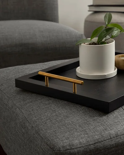 Miniatura 4 de Kate and Laurel Halsey Bandeja rectangular de madera decorativa con asas de metal pulido; 17 x 13; negro y dorado; moderna bandeja rectangular