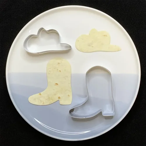 Miniatura 5 de LUBTOSMN Juego de 2 cortadores de galletas de vaquera, 2 piezas, botas de vaquera y sombrero, deslavador, cortadores de galletas, formas para baby