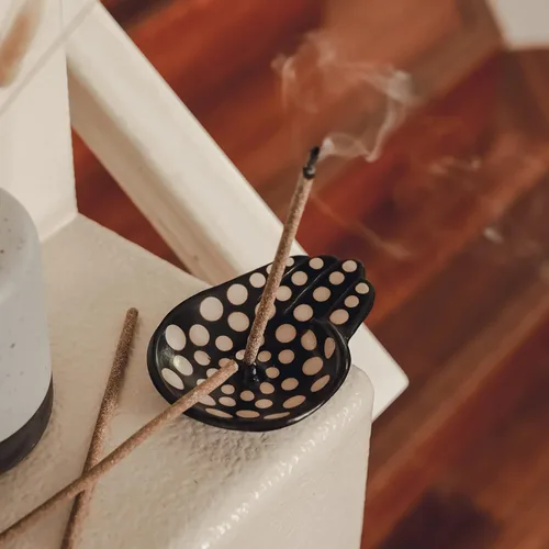 Miniatura 4 de Luna Sundara Exquisito soporte de incienso hecho a mano: ideal para varillas de incienso y quemadores hechos a mano en chulucanas, Perú por