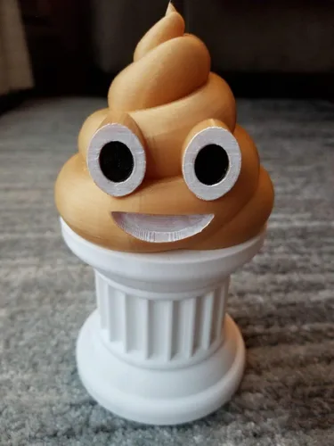 Miniatura 2 de Znet3D Trofeo Emoji Poop - Emoji de caca pintado a mano - Caca dorada en pilar blanco