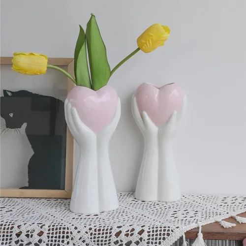 Miniatura 2 de Jarrón creativo de corazón de mano, jarrón de cerámica blanca de 9 pulgadas de alto, jarrón de cuerpo de arte moderno, florero para decoración