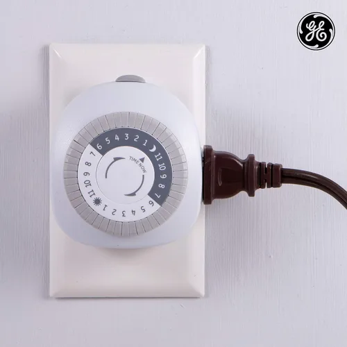 Miniatura 5 de GE Temporizador mecánico básico enchufable para interiores de 24 horas, 1 temporizador de salida polarizada, intervalos de 30 minutos, ciclo diario