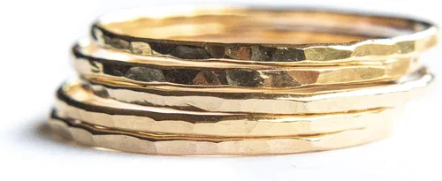 Miniatura 9 de Ellie J Maui Anillo martillado, anillos apilables delgados de 0.039 pulgadas (0.039 in), anillos minimalistas para mujeres, anillos rellenos de oro