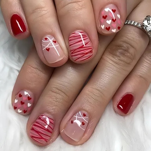 Uñas postizas cortas cuadradas con diseño de corazón rojo y blanco, para el día de San Valentín, uñas postizas de cobertura completa, color rosa