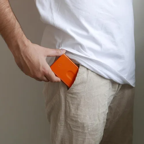 Miniatura 39 de ÖGON -DESIGNS- Tarjetero automático de aluminio, protección RFID contra fraude y desmagnetización, cartera delgada y minimalista para hombres