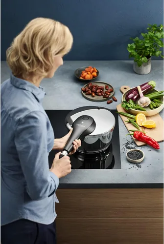 Miniatura 18 de WMF Perfect Premium - Olla a presión todo en uno de acero inoxidable pulido, 2 niveles de cocción, perilla giratoria todo en uno, apta
