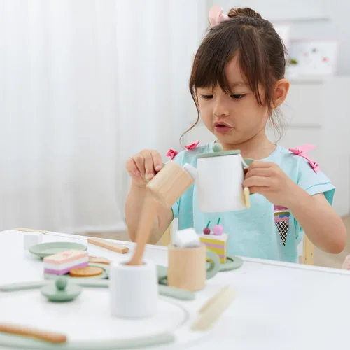 Miniatura 4 de Teamson Kids Little Chef Frankfurt - Juego de accesorios de madera para fiesta de té, 20 piezas, con comida y tazas