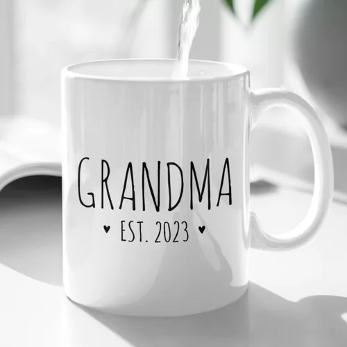Miniatura 5 de Taza con texto en inglés "Grandma Est 2023", diseño promocionado para abuelas, con anuncio de embarazo, 11 onzas, cerámica, color blanco