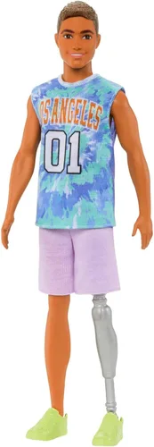Barbie Fashionistas Muñeco Ken #212 con pierna protésica usando jersey removible de Los Ángeles, pantalones cortos morados y zapatillas deportivas