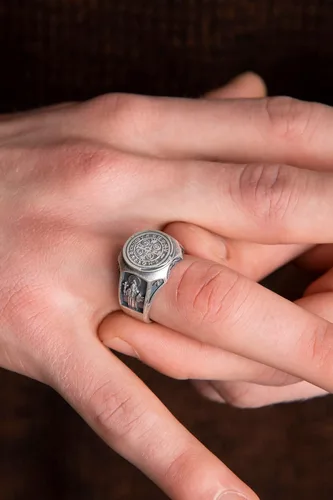 Miniatura 5 de Anillo de protección de demonio con cruz de exorcismo de San Benito, anillo de amuleto de plata, regalo para hombres, graduación universitaria