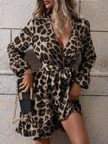 Miniatura 4 de WDIRARA Vestido corto con estampado de leopardo y cuello en V, manga larga, dobladillo con volantes, acampanado, para mujer