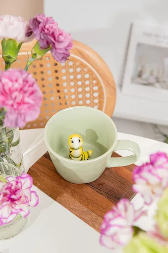 Miniatura 2 de DIHOclub Taza de café de cerámica de oruga oculta en el interior de animales en 3D, serie de jardín, hecha a mano con figuras de oruga (verde claro)