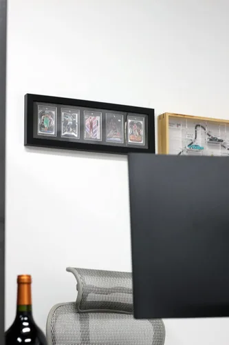 Miniatura 7 de Bivitre Marco de Exhibición de Tarjetas Coleccionables – Estuche de Exhibición de Tarjetas de Béisbol para Montaje en Pared con Protección UV