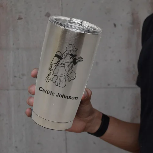 Miniatura 66 de LaserGram Taza aislada al vacío de 20 onzas, asistente médico MA, grabado personalizado incluido (rosa)