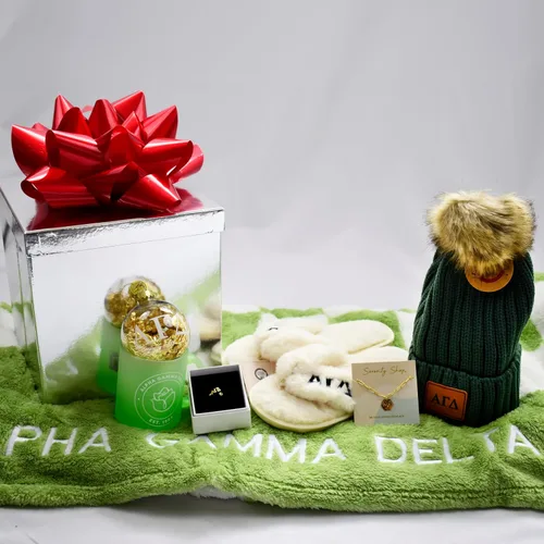 Miniatura 4 de Sorority Shop Pi Beta Phi Ornamento – Bola de Plástico Transparente 3.1 in