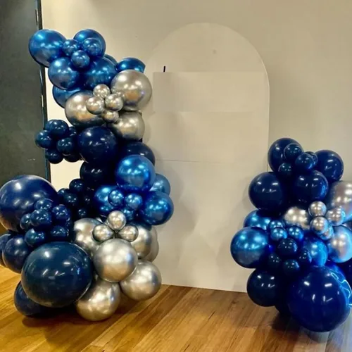 Miniatura 8 de Kit de arco de globos azules y plateados, 129 globos azul marino metálico de diferentes tamaños para decoraciones de fiestas de cumpleaños