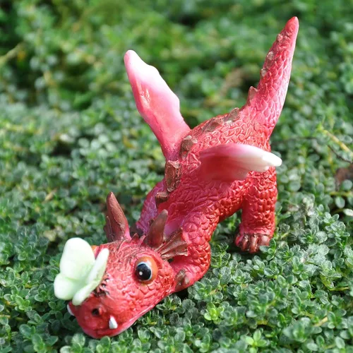 Miniatura 2 de Top Collection Miniatura Jardín de Hadas y Terrario Mini Dragón Rojo Jugando con Figura de Mariposa