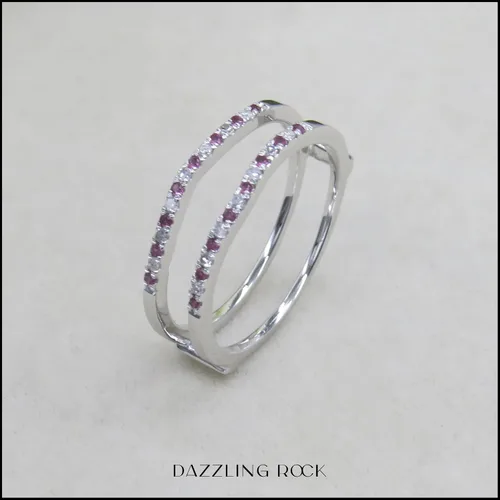 Miniatura 4 de Dazzlingrock Collection Anillo de protección redondo alternativo de zafiro rosa y diamante blanco para mujer en oro macizo de 10 quilates