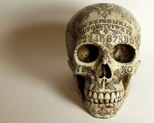 Miniatura 2 de Pins & Bones Ouija Skull, tablero Ouija detallado hecho a mano gótico decoración del hogar calavera