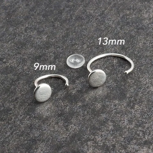 Miniatura 8 de Half Huggie - Aretes de aro de plata para mujer, aretes pequeños para cartílago, piedra natal, hipoalergénicos, con parte trasera de rosca