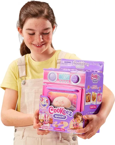 Miniatura 9 de Cookeez Makery Horno de Golosinas de Canela – Set de Juguete Interactivo de Horno de Hornear y Revelar con Peluche con Aroma Misterioso