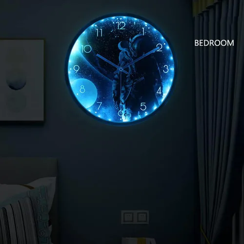 Miniatura 3 de Spaceman - Reloj de pared con tema de astronauta, 12 pulgadas, luz nocturna luminosa y silenciosa, reloj de pared con movimiento silencioso