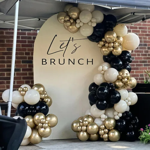 Miniatura 4 de Kit de guirnalda de globos negro, blanco y dorado, 115 piezas de arco de globos beige arena negro crema oro metálico con globos de papel de aluminio