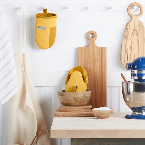 Miniatura 2 de KitchenAid Beacon Juego de Guantes de Horno Mini de Dos Tonos Antideslizantes, Amarillo Majestuoso, 5.5"x8", 2 Piezas Majestic Amarillo