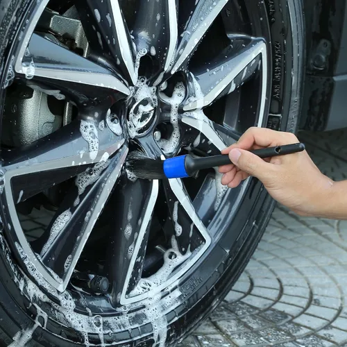 Miniatura 7 de TAKAVU Cepillo de Mango Corto para Ruedas y Neumáticos y Cepillo de Detalle Incluido - Kit de Limpieza de Automóvil para Llantas, Neumáticos