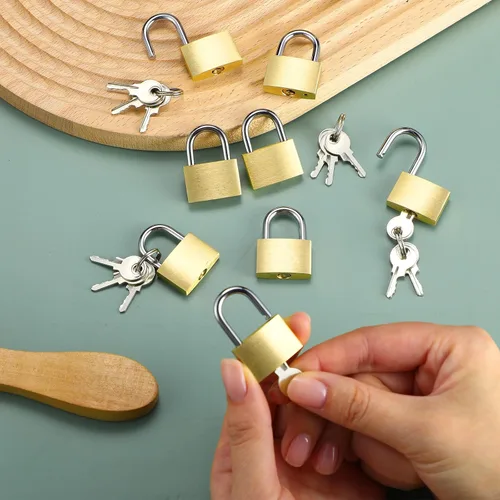 Miniatura 35 de Yaocom 24 piezas de candado con llave de latón sólido, pequeño candado amarillo para gimnasio, candado fuerte con la misma llave para equipaje