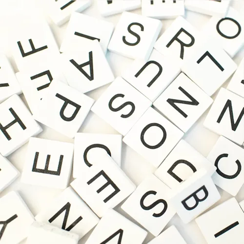 Miniatura 5 de Stiles 100 piezas de azulejos magnéticos de letras, letras magnéticas de madera para pizarra blanca, refrigerador o tablero de letras magnéticas