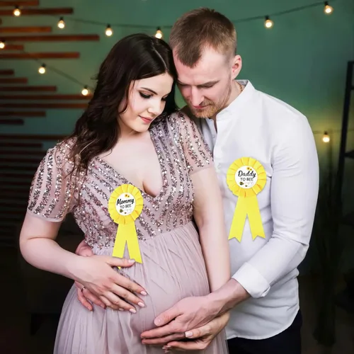 Miniatura 6 de HAPPYLAND - Pin de insignia de hojalata para baby shower de abejas amarillas para mamá y papá para mamá, juego de fiesta de revelación de género
