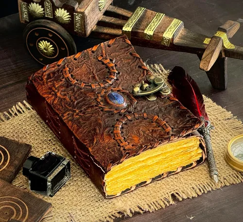Miniatura 5 de Diario vintage de cuero semiprecioso con diseño de luna triple con diseño de bruja, cierre de cerradura, 200 hojas antiguas en blanco, libro