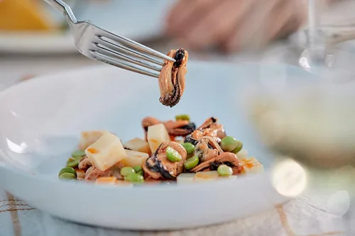 Miniatura 3 de Matiz Mejillones españoles en aceite de oliva virgen extra y vinagre de sidra de manzana 3.92 oz - 1 paquete Hecho a mano en Galicia, España