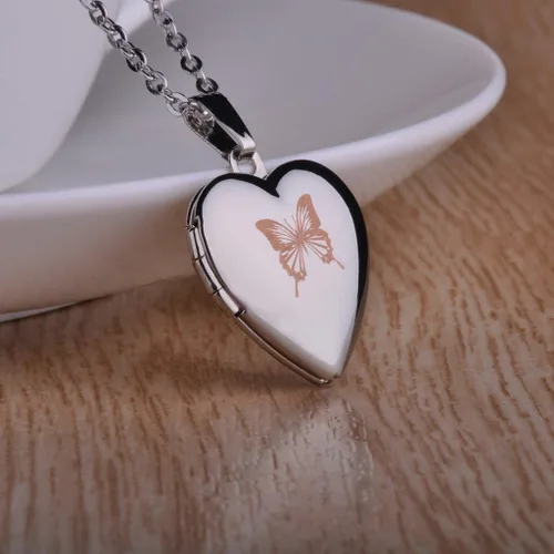 Miniatura 2 de Infinite U grabado mariposa corazón abierto foto medallón colgante de acero inoxidable para niñas y mujeres (permite grabar tus propias palabras)