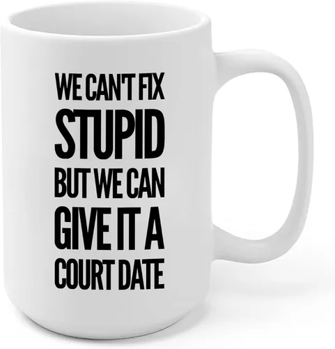 Panvola Taza de café de cerámica con texto en inglés "We Can't Fix Stupid But We Can Give It A Court Date Lawyer, Regalos para leyes, estudiantes,