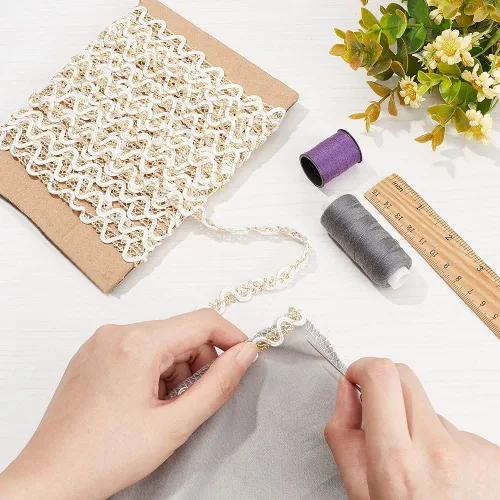 Miniatura 6 de PH PandaHall Cinta de encaje de ciempiés dorado metálico de 20 yardas, cinta de encaje de dos tonos decorada con adornos de gimp dorados de 0.394 in