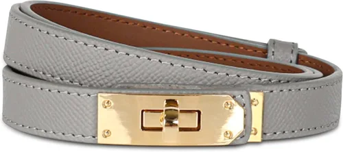 Miniatura 386 de Cinturón de cuero clásico con hebilla de metal para mujer con vestido de jeans
