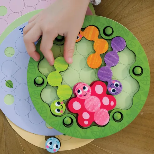 Miniatura 5 de Peaceable Kingdom Color Clue Caterpillars - Rompecabezas magnéticos para niños a partir de 4 años