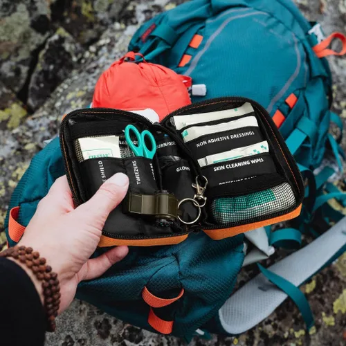 Miniatura 7 de Kit de primeros auxilios ultraligero, pequeño, repelente al agua - Camping y aire libre 71 piezas, Adventure 3.0 Essentials Kit, para camping