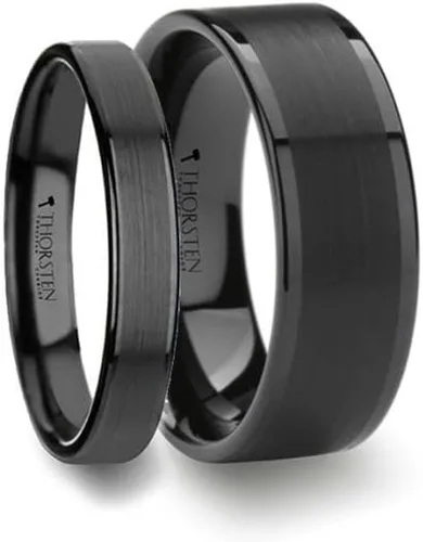 Roy Rose Jewelry Anillo de tungsteno negro con acabado cepillado y bordes pulidos, juego único de anillos de boda para parejas, 0.157 in y 0.315 in