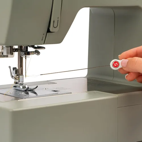 Miniatura 7 de SINGER Enhebrador de agujas para máquina Serger - Mango extra largo